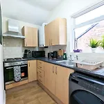 Guest Rooms In Anfiled Near Stadium, Free Parking