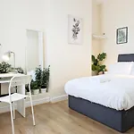 Guest Rooms In Anfiled Near Stadium, Free Parking