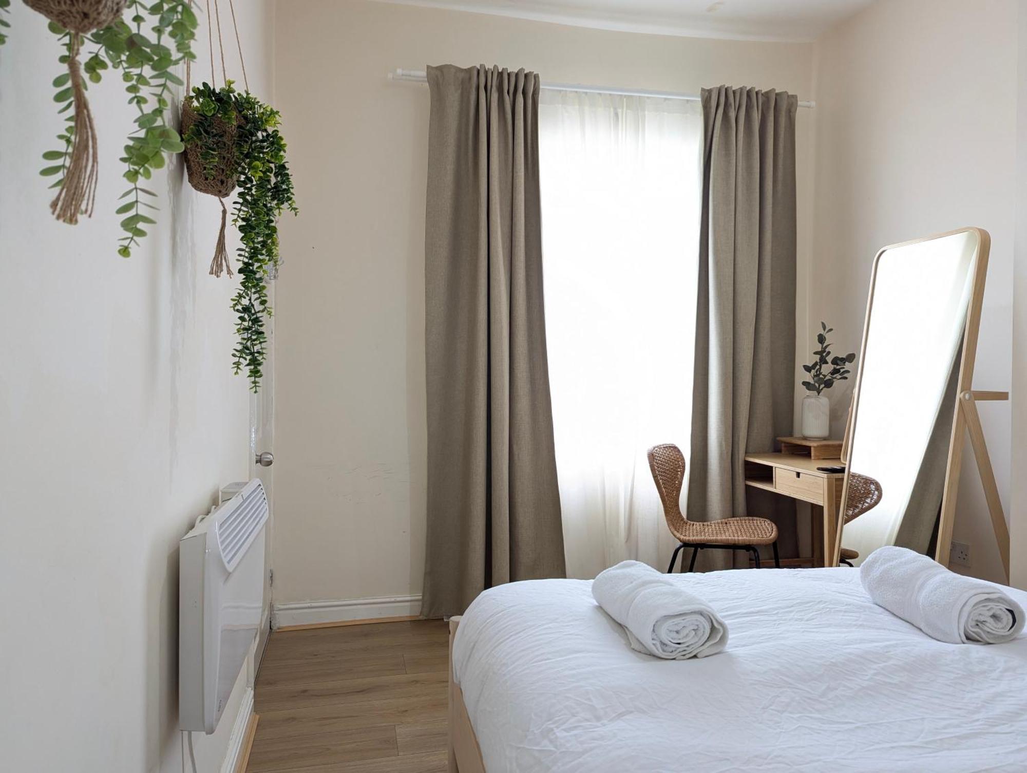 Guest In Anfiled Near Stadium, Free Parking * Liverpool